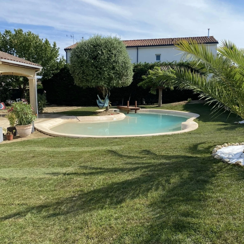 Bassin de 55m2 avec ponton réalisé en région toulousaine en Juillet 2024