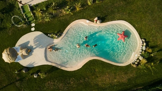 Votre piscine lagon livrée cet été dans votre jardin partout en France