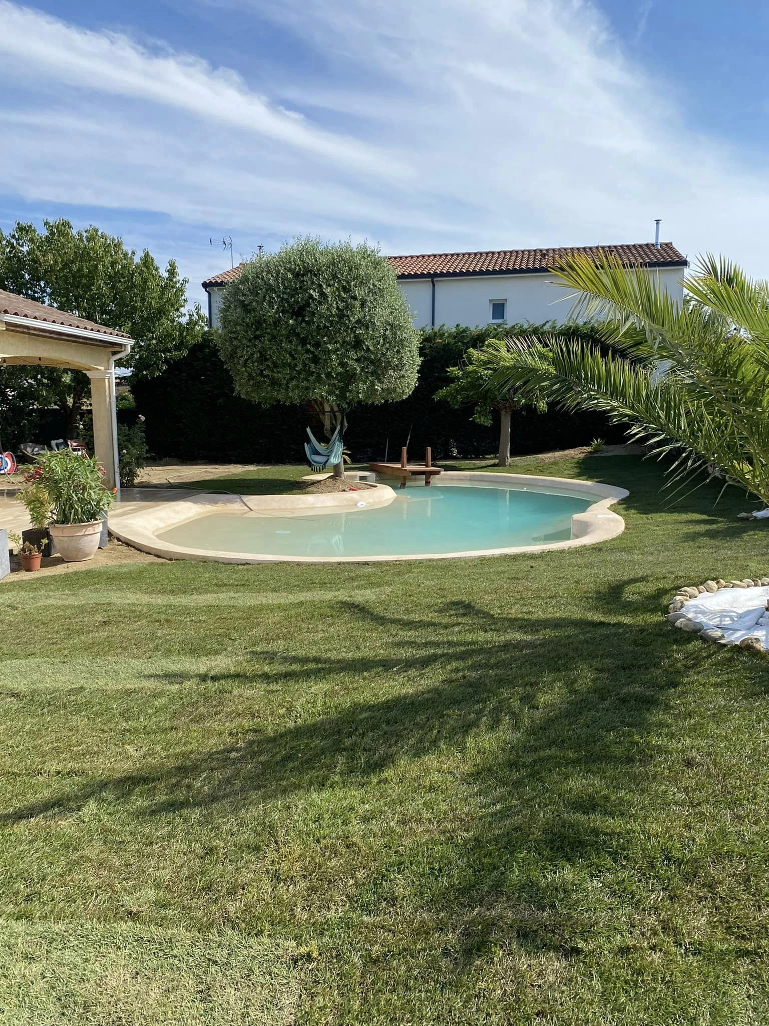 Bassin de 55m2 avec ponton réalisé en région toulousaine en Juillet 2024