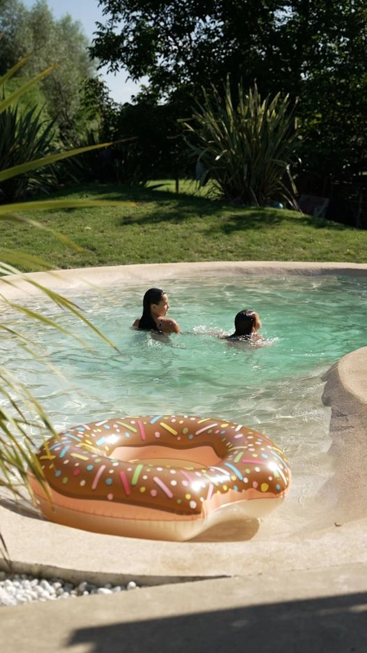 🍃Plongez & nagez librement, comme dans toute piscine, mais en parfaite symbiose avec la nature!
