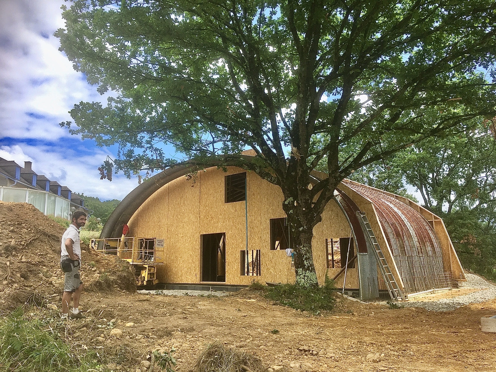 NATURADOME flirte avec un chêne centenaire